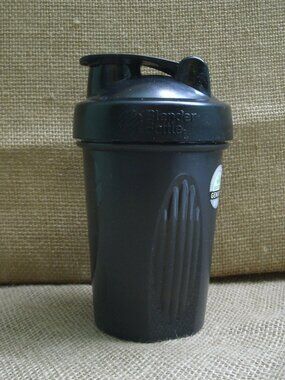 Blender Bottle Classic Black 20 oz Shaker BPA Free